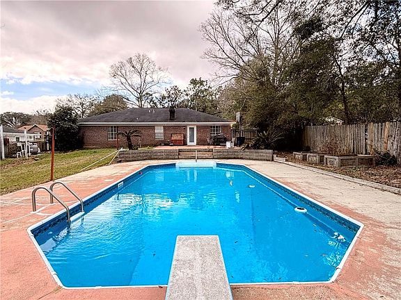 2nd image of 7860 Country Dr
