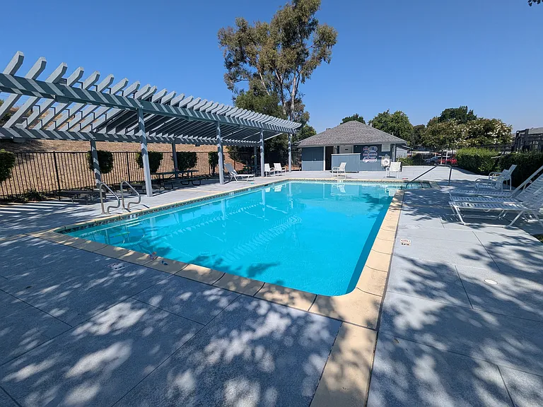 1297 Spring Valley Cmn — Photo 4
