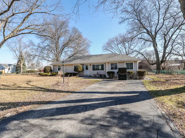 815 N School St, Prospect Heights, IL 60070
