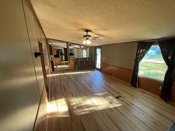 4th image of 1025 Carolina St