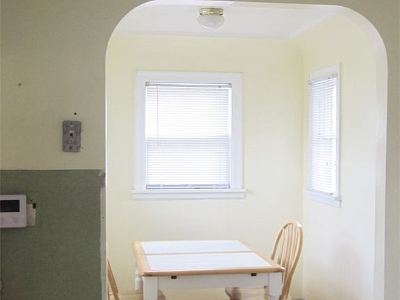 Kitchen eating nook