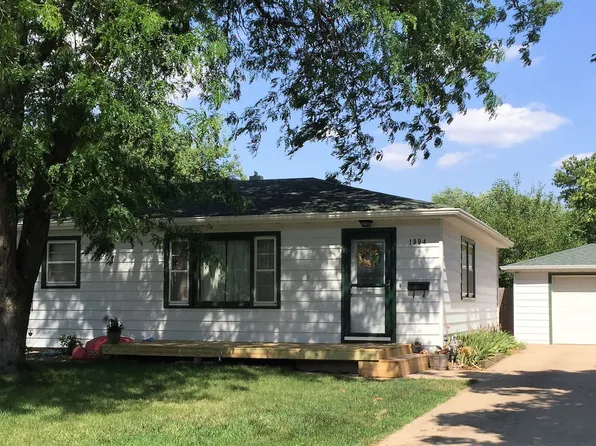 1804 Walnut St, Yankton, SD 57078