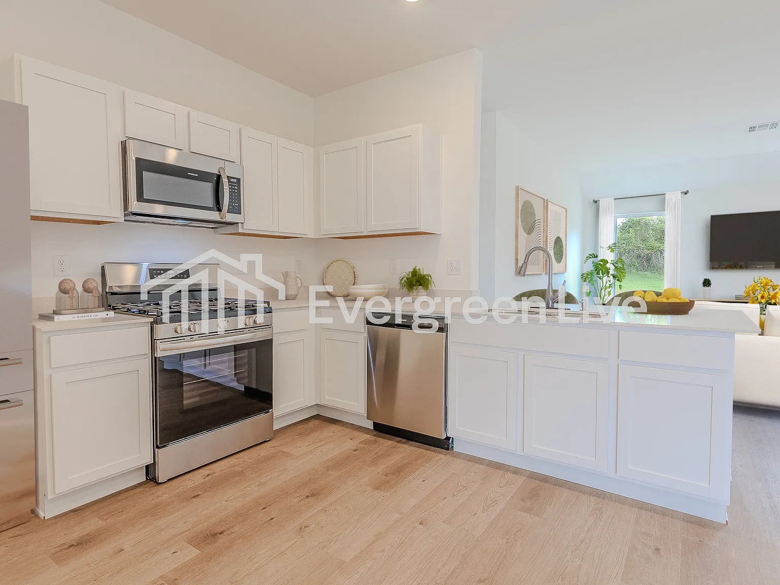 3 bed, 2.0 bath, 1633 sqft, $1,565 — Photo 2