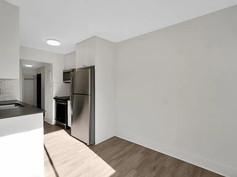 820 Craigflower Rd #204 — Photo 24