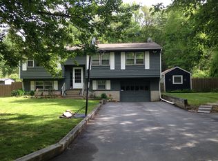 72 Gallivan Ln, Uncasville, CT 06382