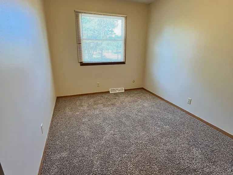 3804 S Hawthorne Ave — Photo 18