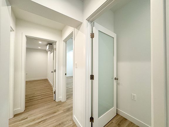 3rd image of 2032 S Shenandoah St #10