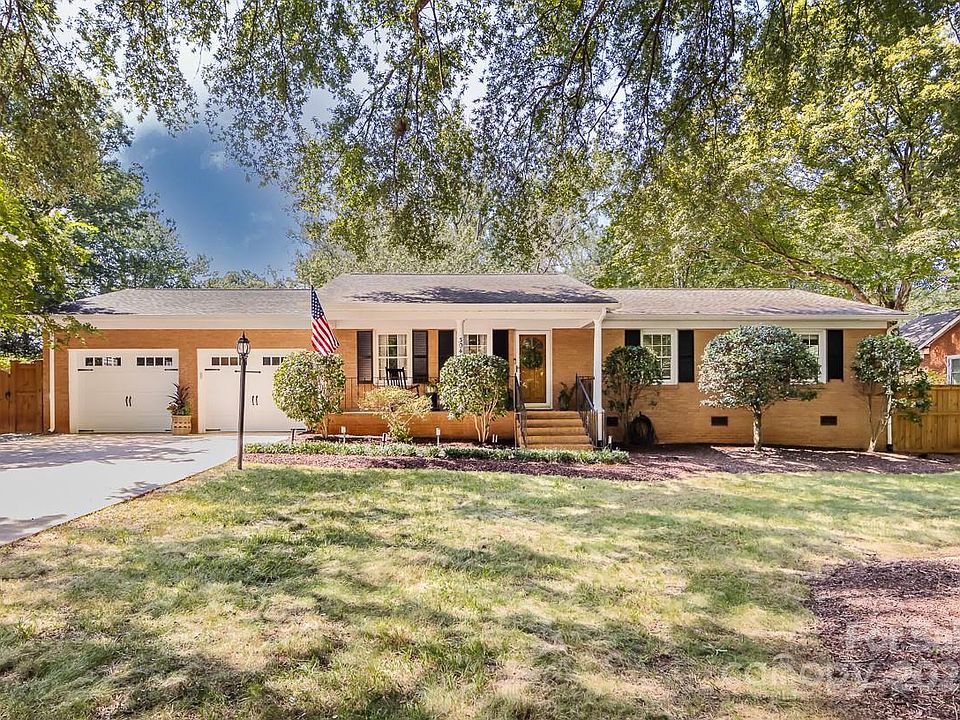 1st image of 304 Hillcrest Dr