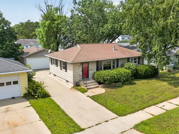 711 15th Ave NE, Rochester, MN 55906