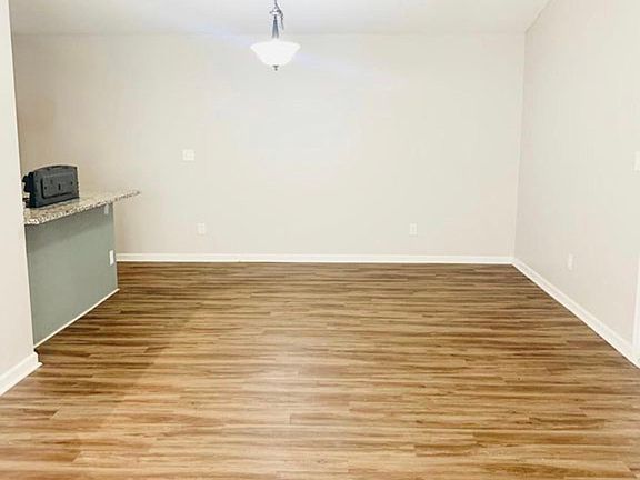 5th image of 4211 Lambert Ave #0