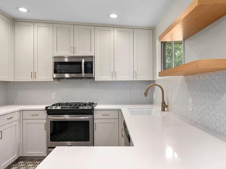 2618 Pembrook Trl — Photo 12