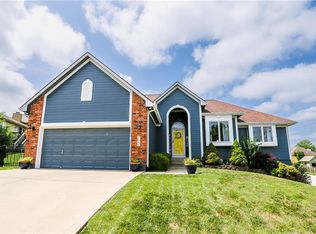 707 Buena Vista Dr, Raymore, MO 64083