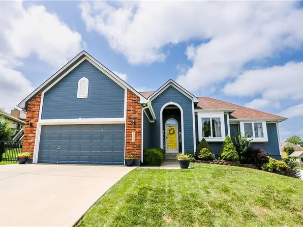 707 Buena Vista Dr, Raymore, MO 64083