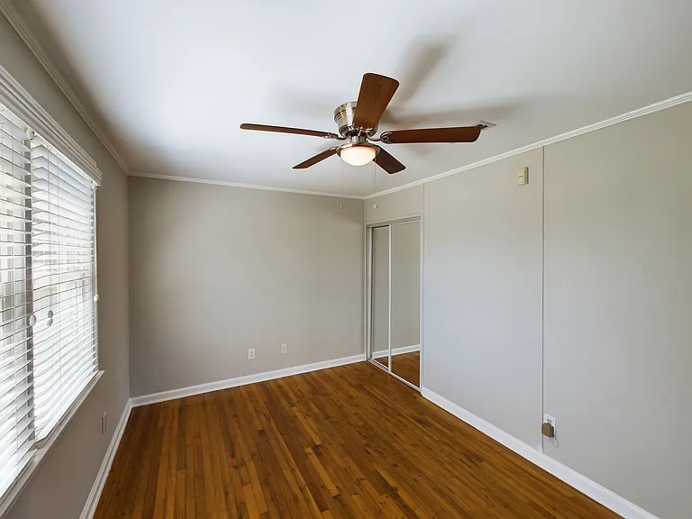 2363 Bernard St — Photo 20