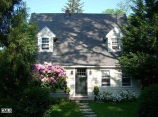 2 Crest Rd, Norwalk, CT 06853