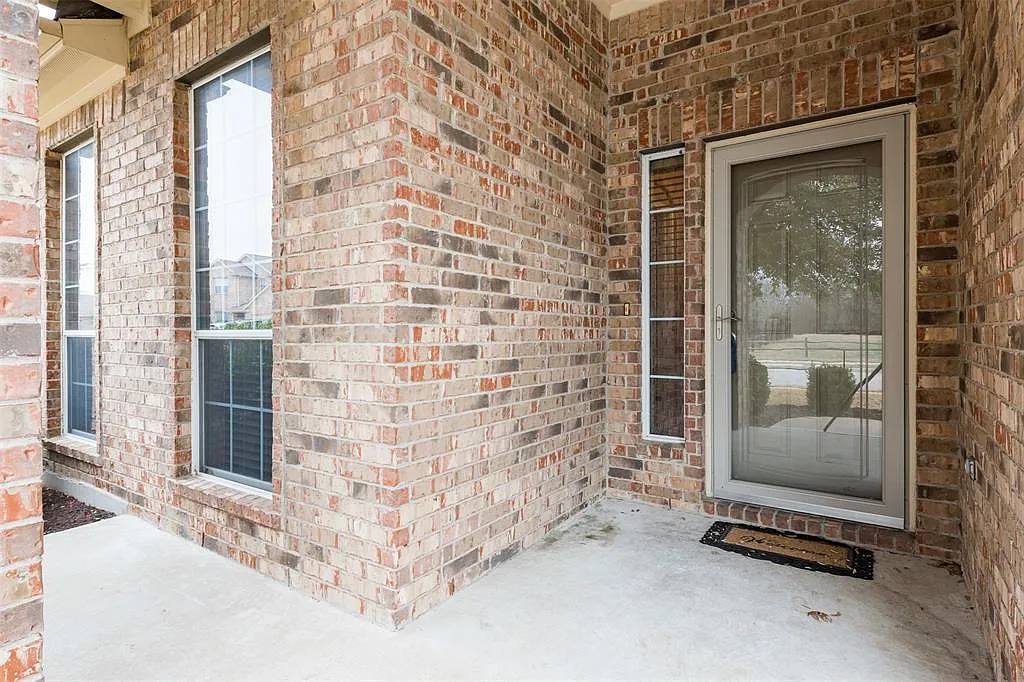 3 bed, 2.0 bath, 1883 sqft, $2,075 — Photo 4