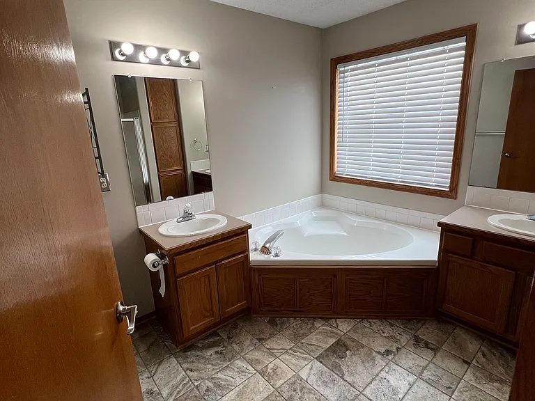 2430 S Gatewood St — Photo 15