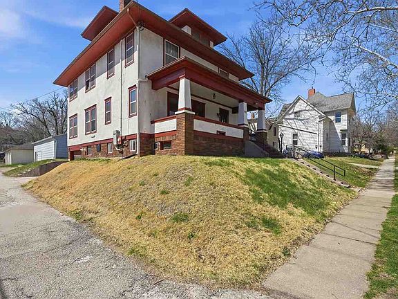 3rd image of 621 N Van Buren St