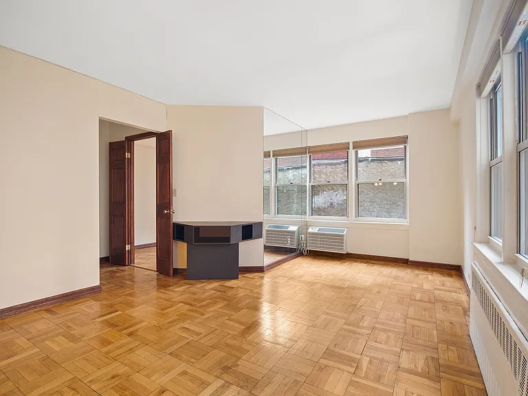 155 E 38th St #5L — Photo 3