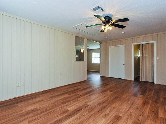 4th image of 1301 Laura Ln