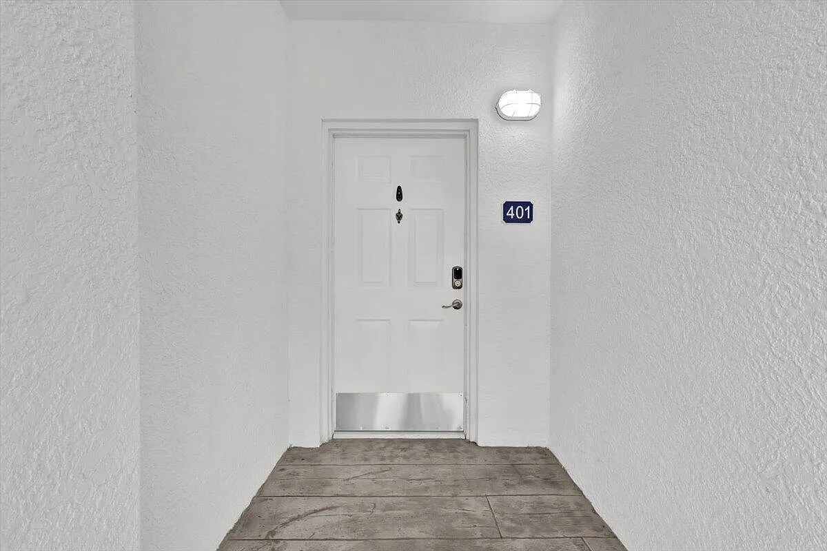 415 NW Flagler Ave — Photo 3