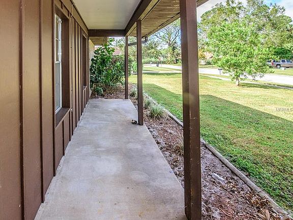 5th image of 302 Larkwood Dr