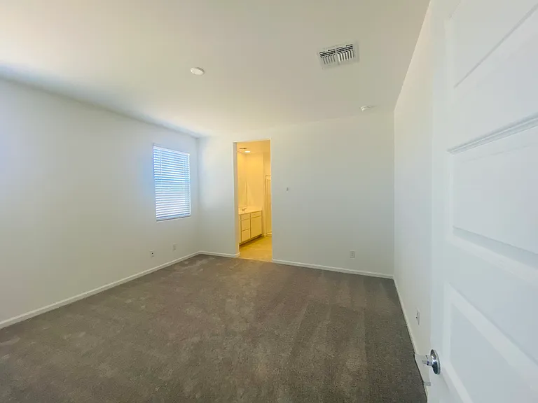 5531 S 23rd Dr — Photo 5