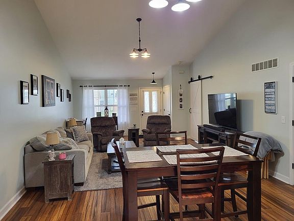 5th image of 608 Chandler Dr
