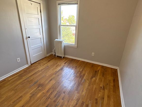 3rd image of 3552 5th Ave S