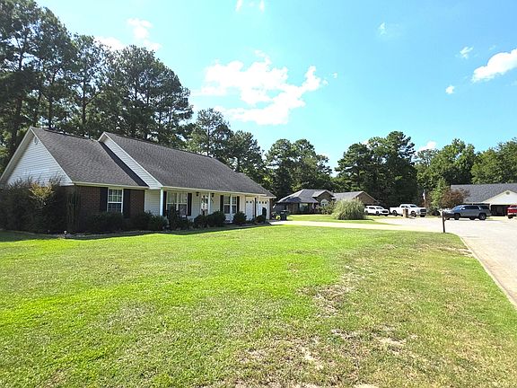 3rd image of 290 Trillium Ln