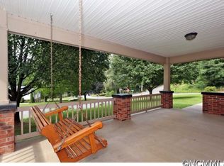 332 Auburn Park Dr, Waynesville, NC 28786