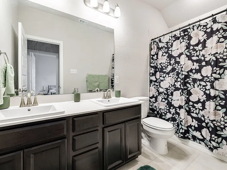 2072 Olivereta Dr — Photo 18
