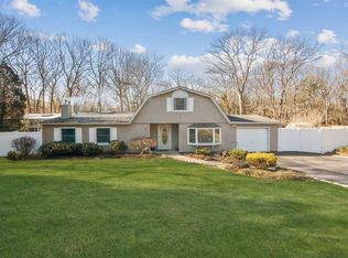 4 Songsparrow Ct, Centereach, NY 11720
