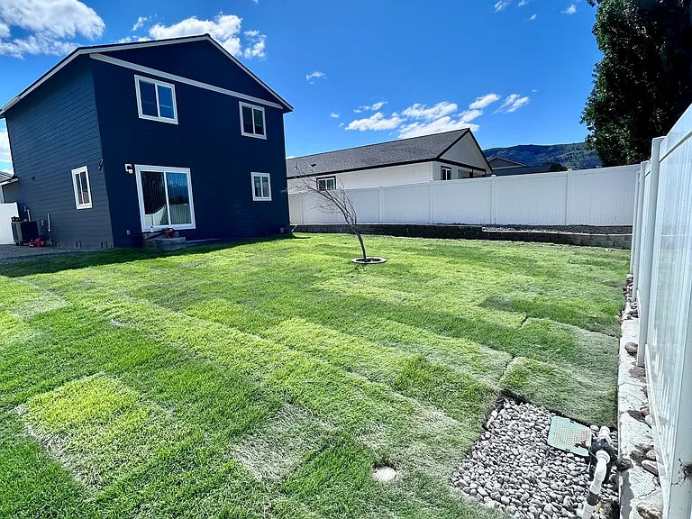 1344 Theo Way — Photo 18
