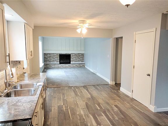 4th image of 1912 Alcott Ln
