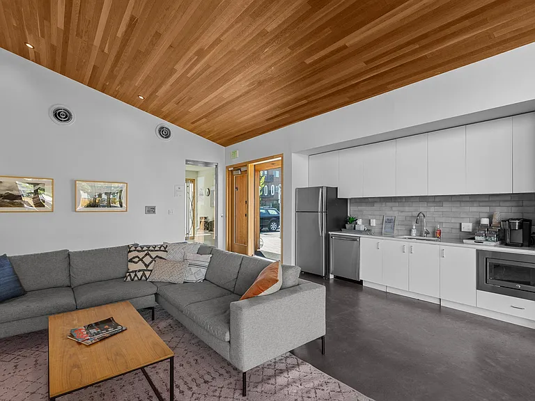 Range Apartments — Photo 36