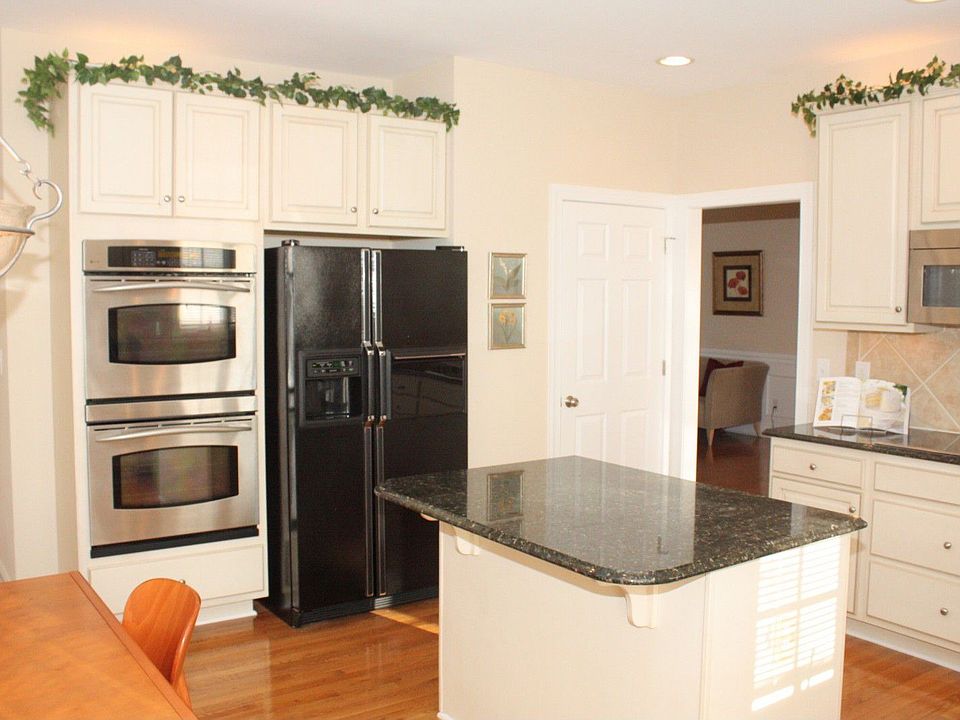 2nd image of 1800 Charlion Downs Ln
