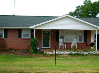 285 Chatmoss Ct, Martinsville, VA 24112