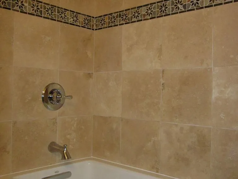 Upstairs bathroom shower & tub