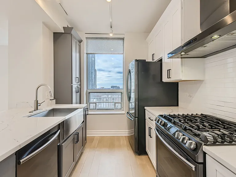 330 W Grand Ave #1202 — Photo 10