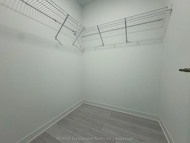 405 Dundas St W #721 — Photo 14