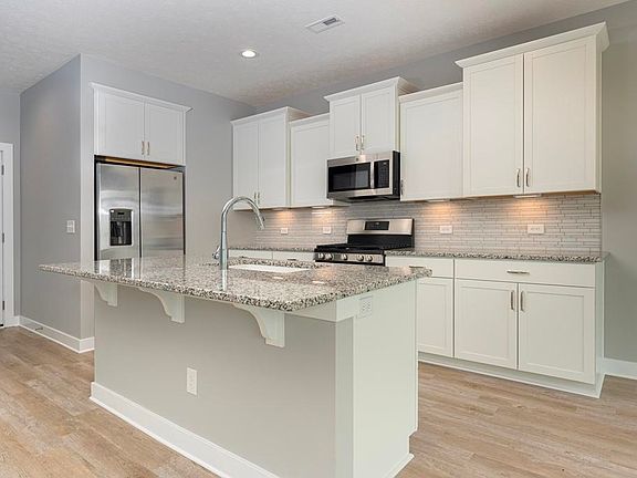 4th image of 893 Loebner Ave