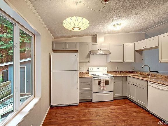 4th image of 12616 Marine Dr