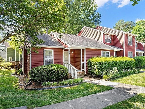 3rd image of 119 Hollow Oak Dr