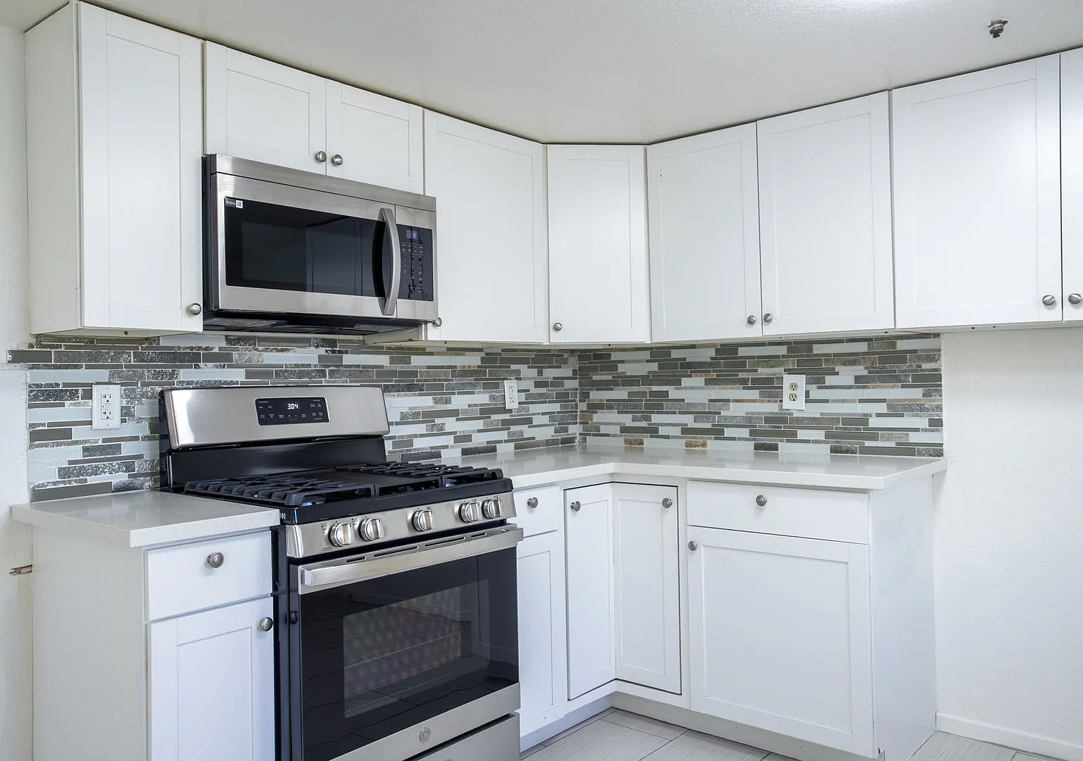 28710 Landau Blvd. — Photo 1