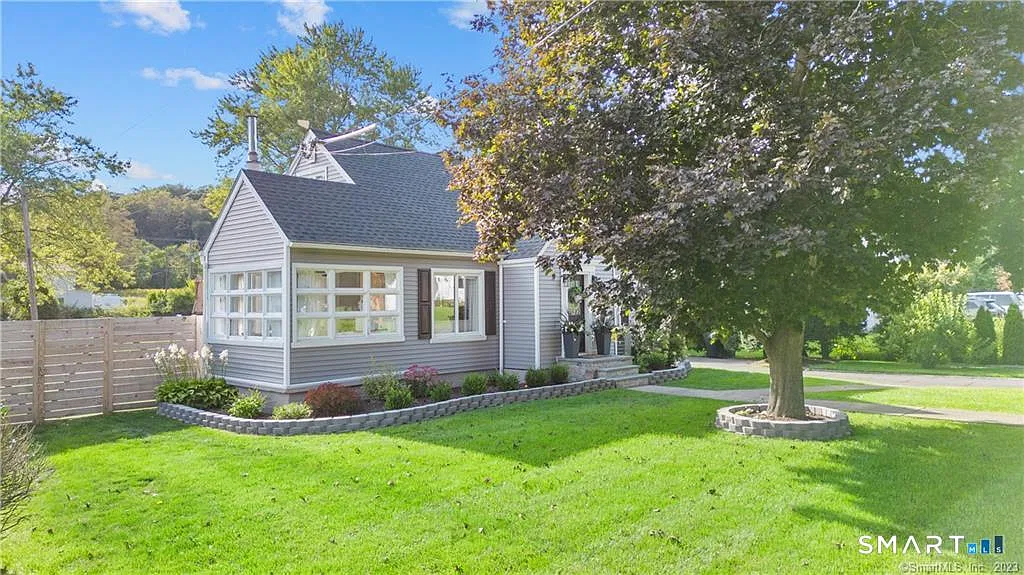 3 bed, 2.0 bath, 1738 sqft, $3,750 — Photo 3