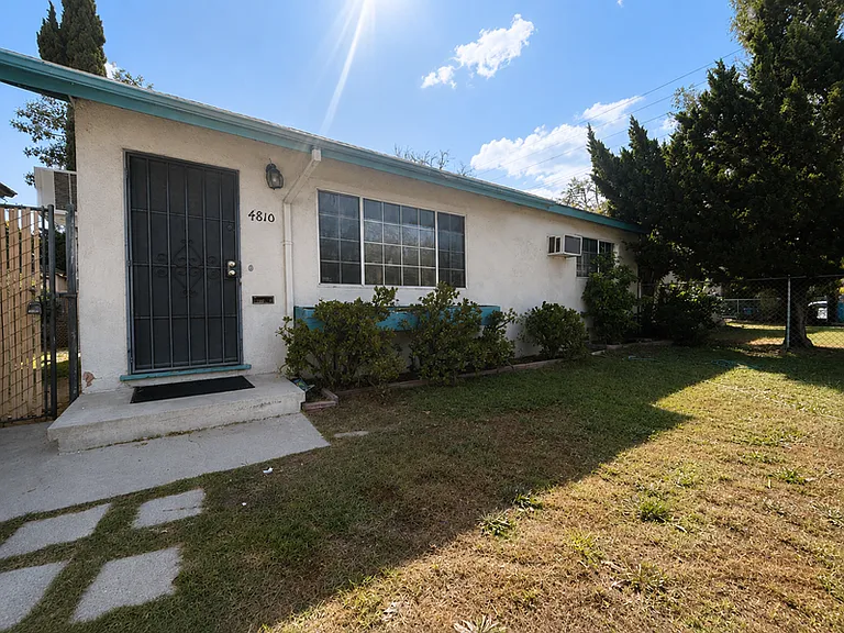 4810 Cahuenga Blvd — Photo 12