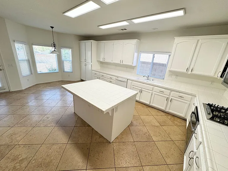 4132 Grandview Dr — Photo 12
