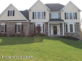 1005 Manor Dr, Mountain Top, PA 18707