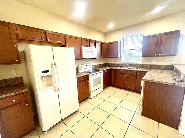 23364 SW 113th Psge #2336 — Photo 5